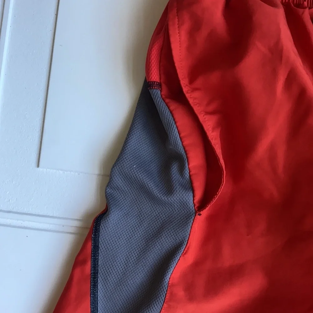 Men’s Under Armour Shorts Orange XL